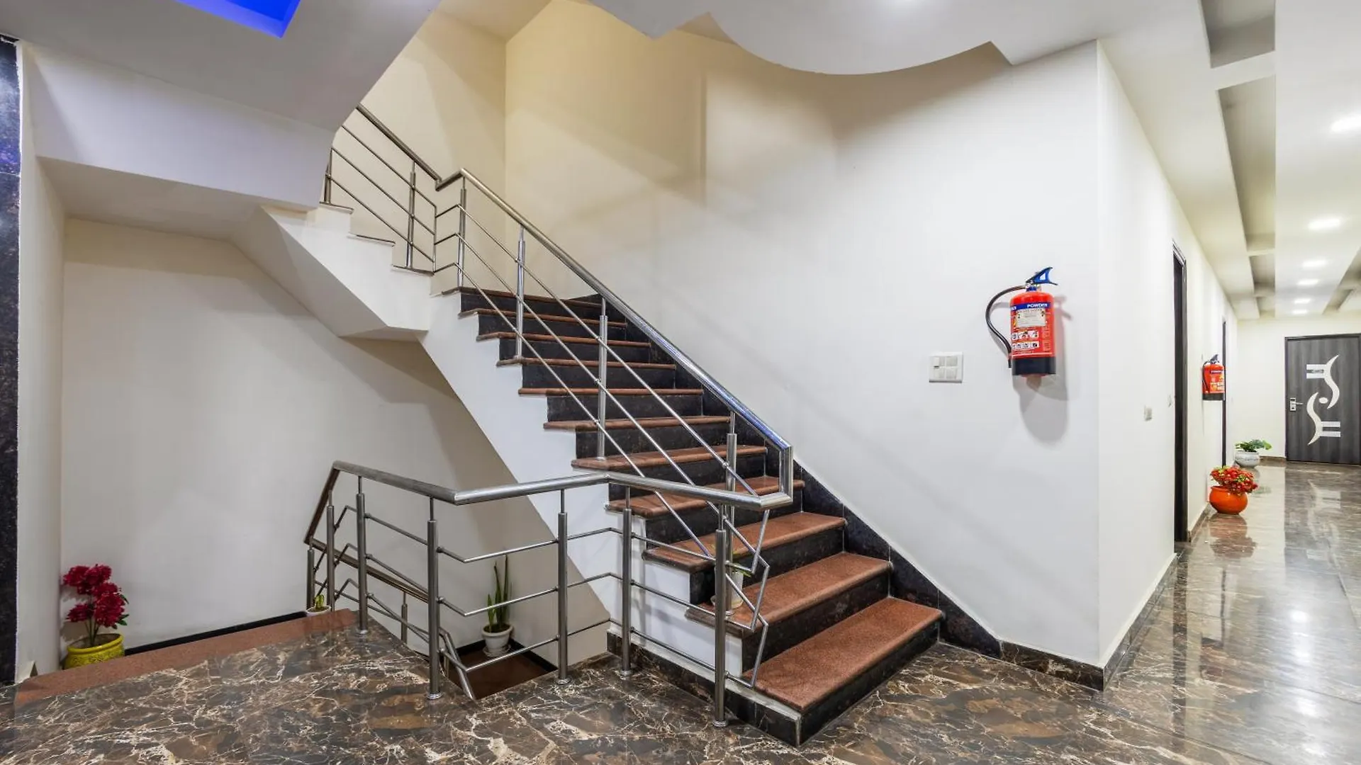 Kabul Hotel By Nexhub Palace - Medanta غورغاون