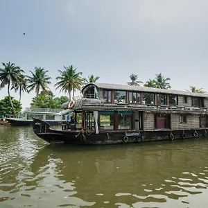 Oyo 23434 Royal Palace 4bhk Premium Houseboat India